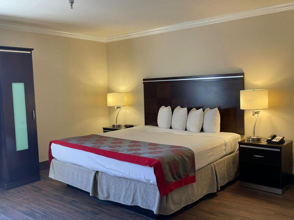 Ramada By Wyndham San Diego Poway Miramar Экстерьер фото