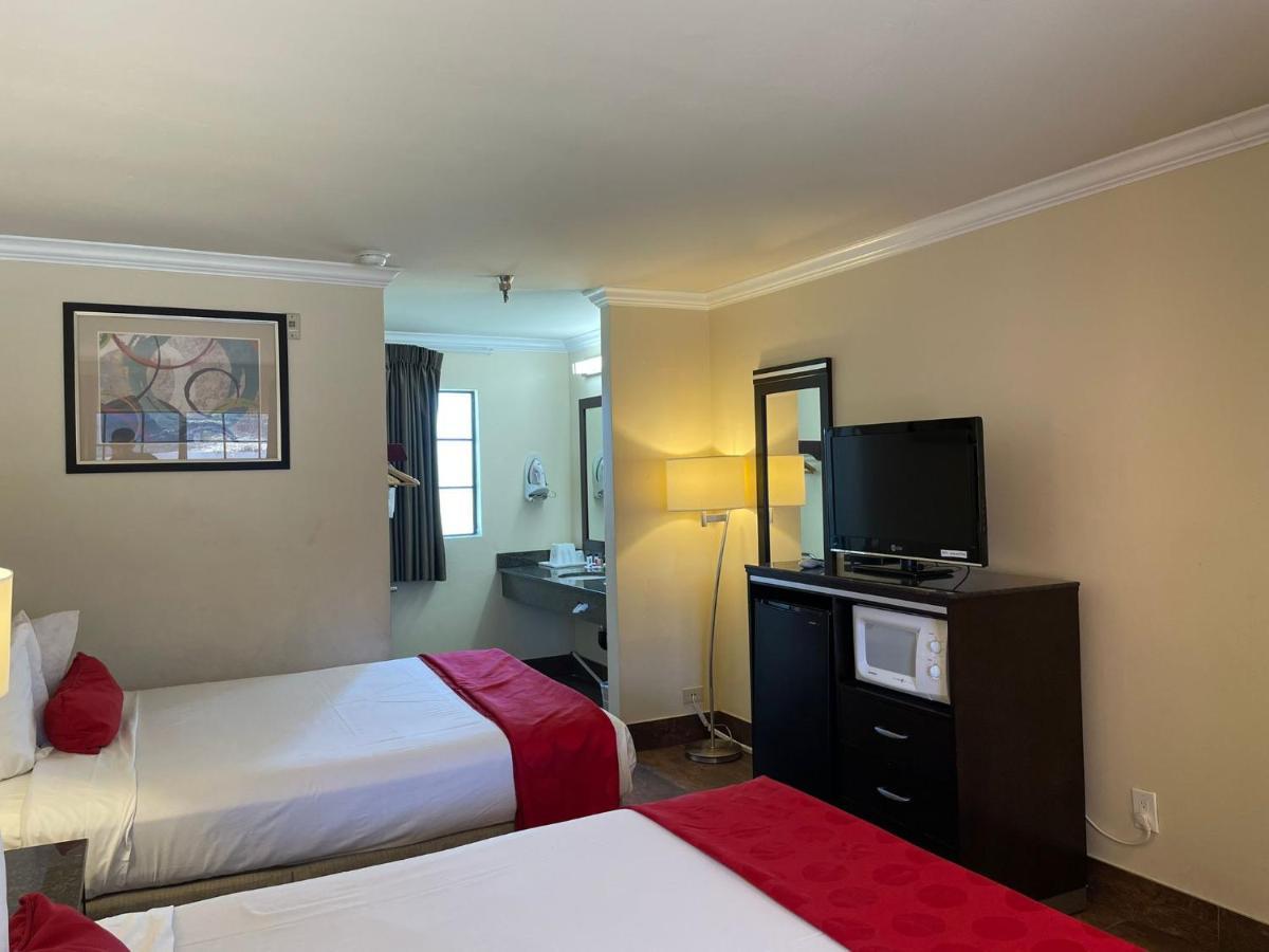 Ramada By Wyndham San Diego Poway Miramar Экстерьер фото