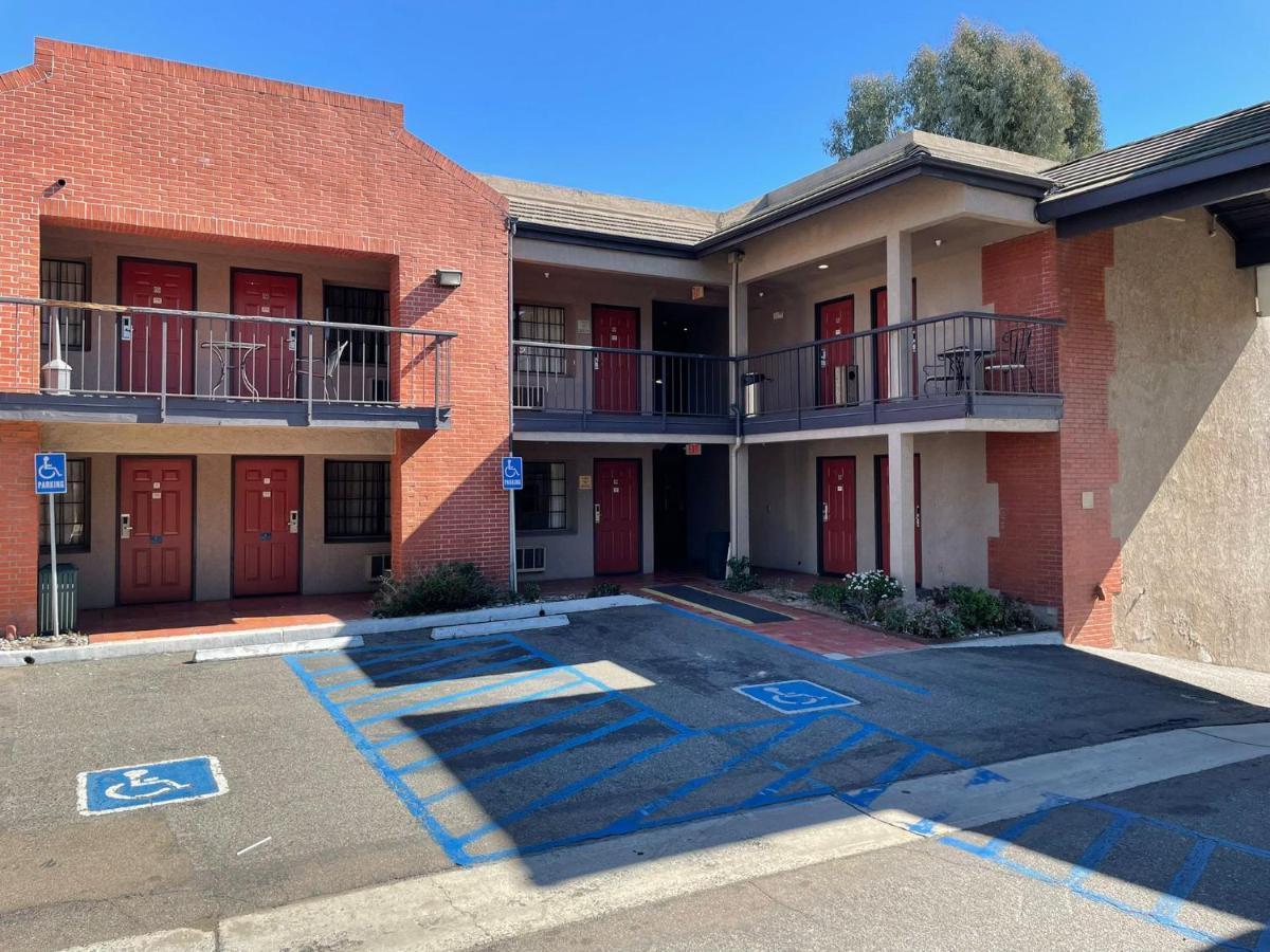 Ramada By Wyndham San Diego Poway Miramar Экстерьер фото