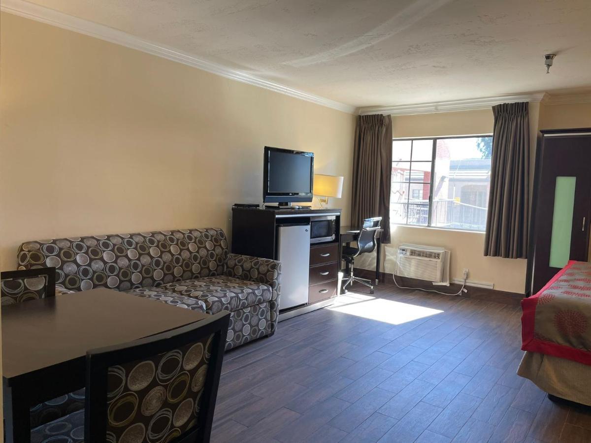 Ramada By Wyndham San Diego Poway Miramar Экстерьер фото