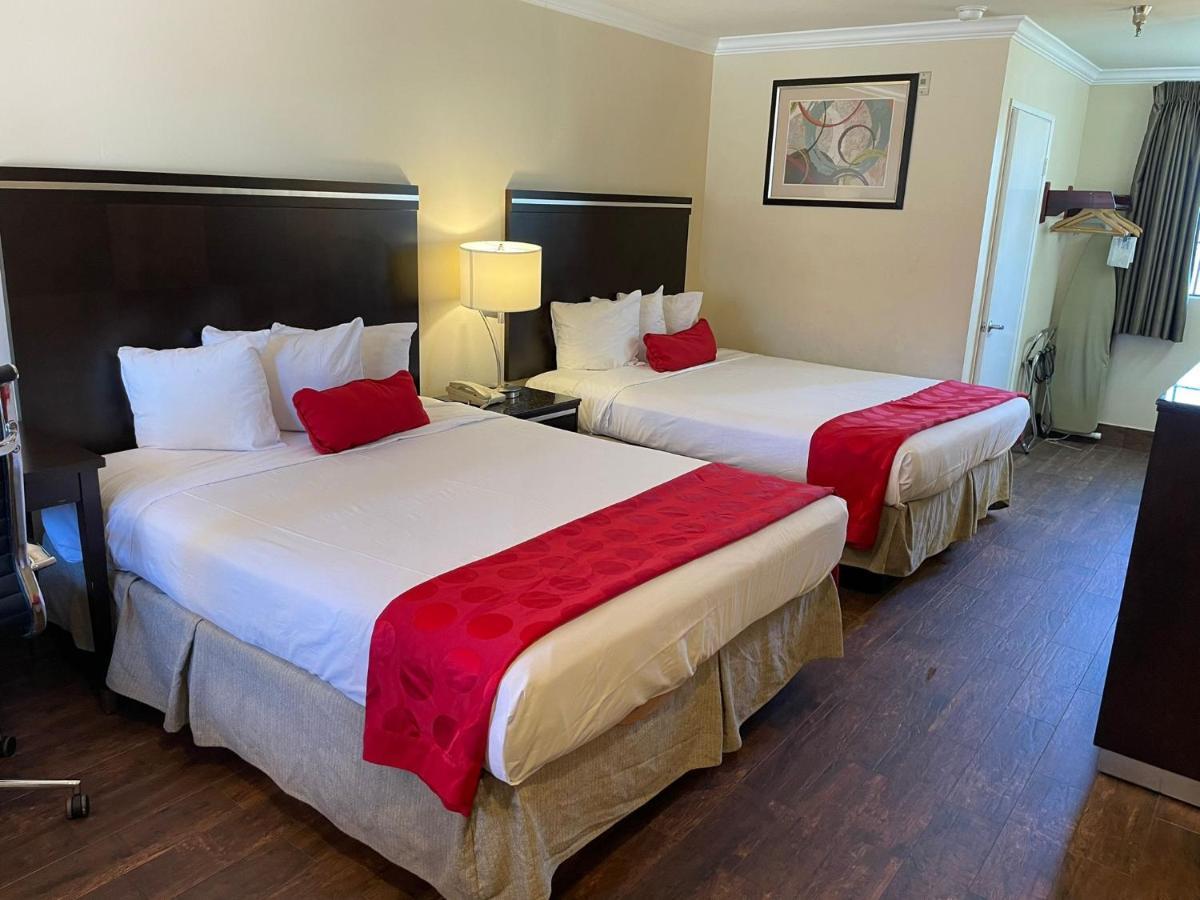 Ramada By Wyndham San Diego Poway Miramar Экстерьер фото