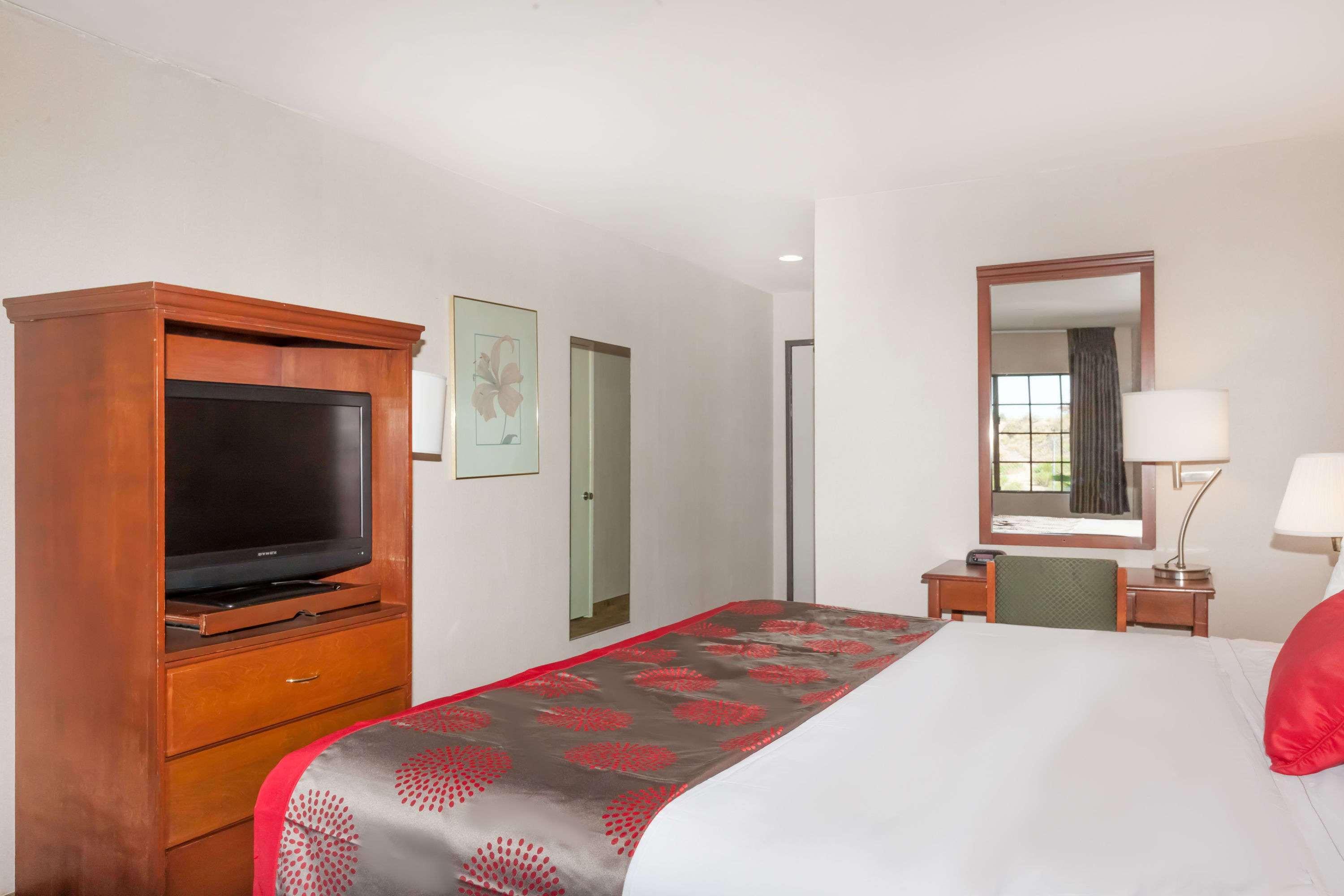 Ramada By Wyndham San Diego Poway Miramar Экстерьер фото