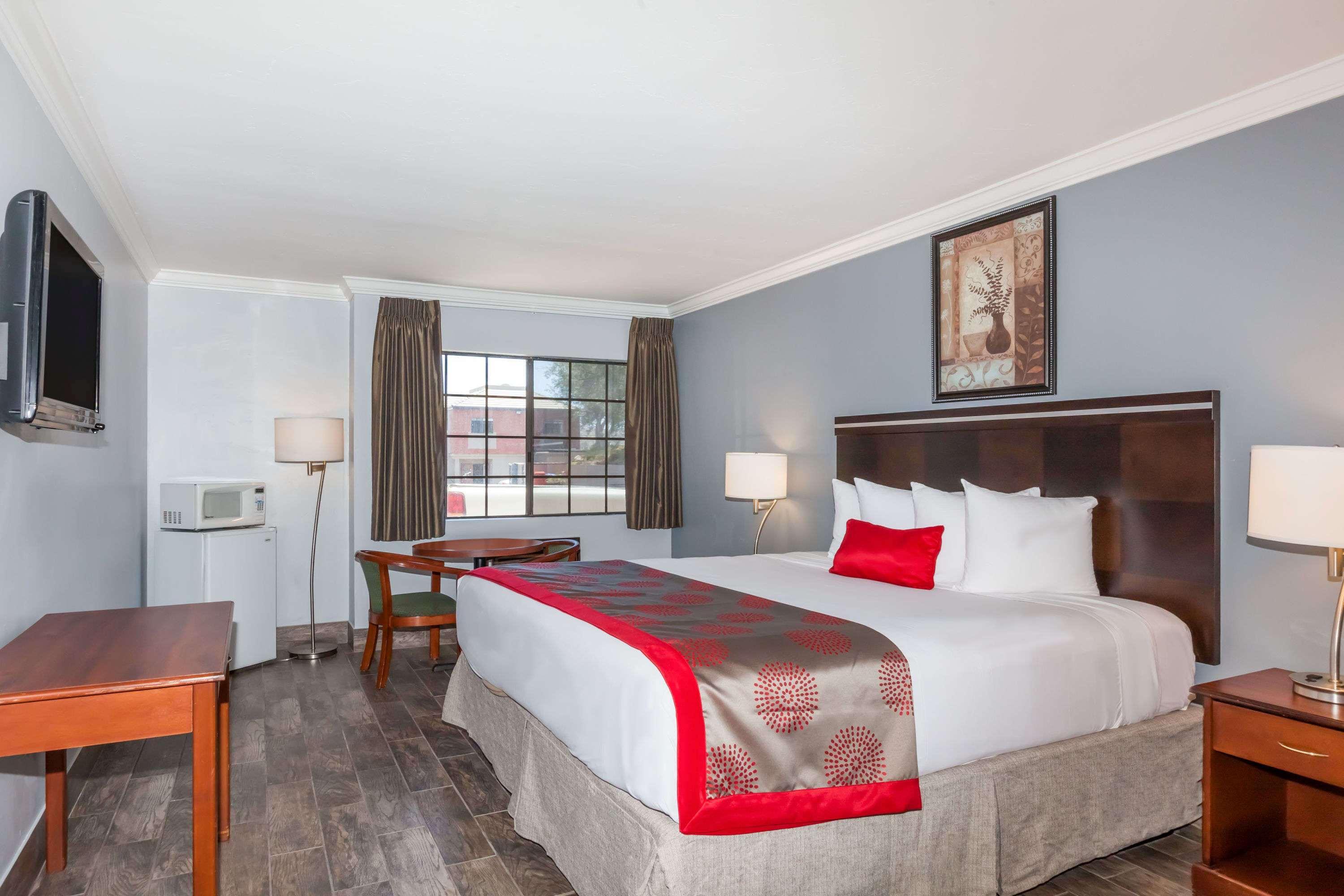Ramada By Wyndham San Diego Poway Miramar Экстерьер фото