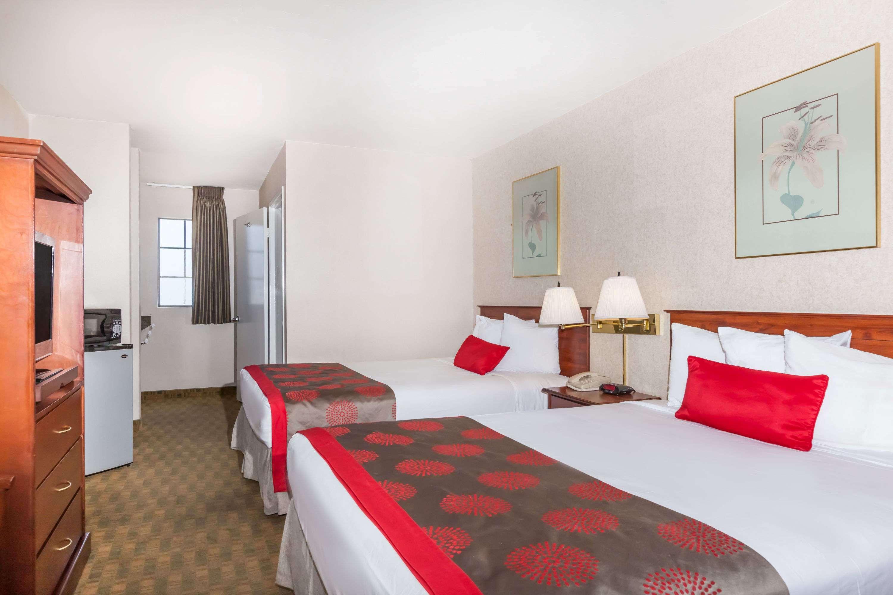 Ramada By Wyndham San Diego Poway Miramar Экстерьер фото
