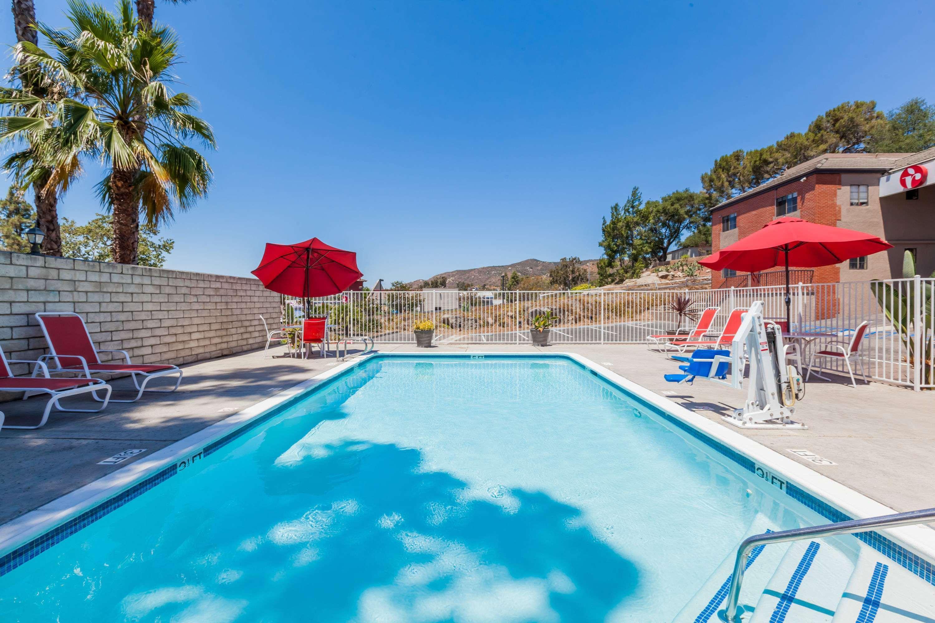 Ramada By Wyndham San Diego Poway Miramar Экстерьер фото