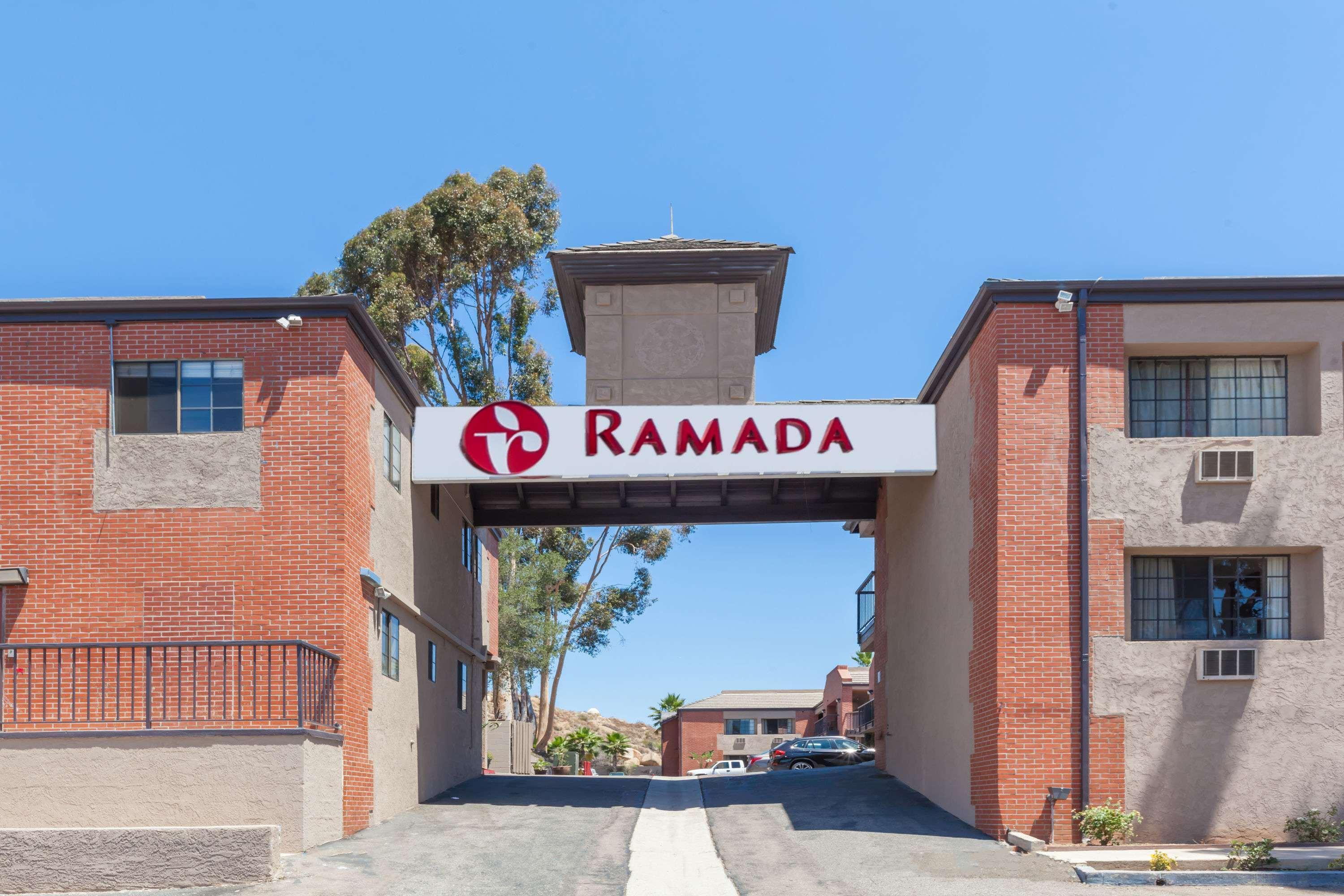 Ramada By Wyndham San Diego Poway Miramar Экстерьер фото