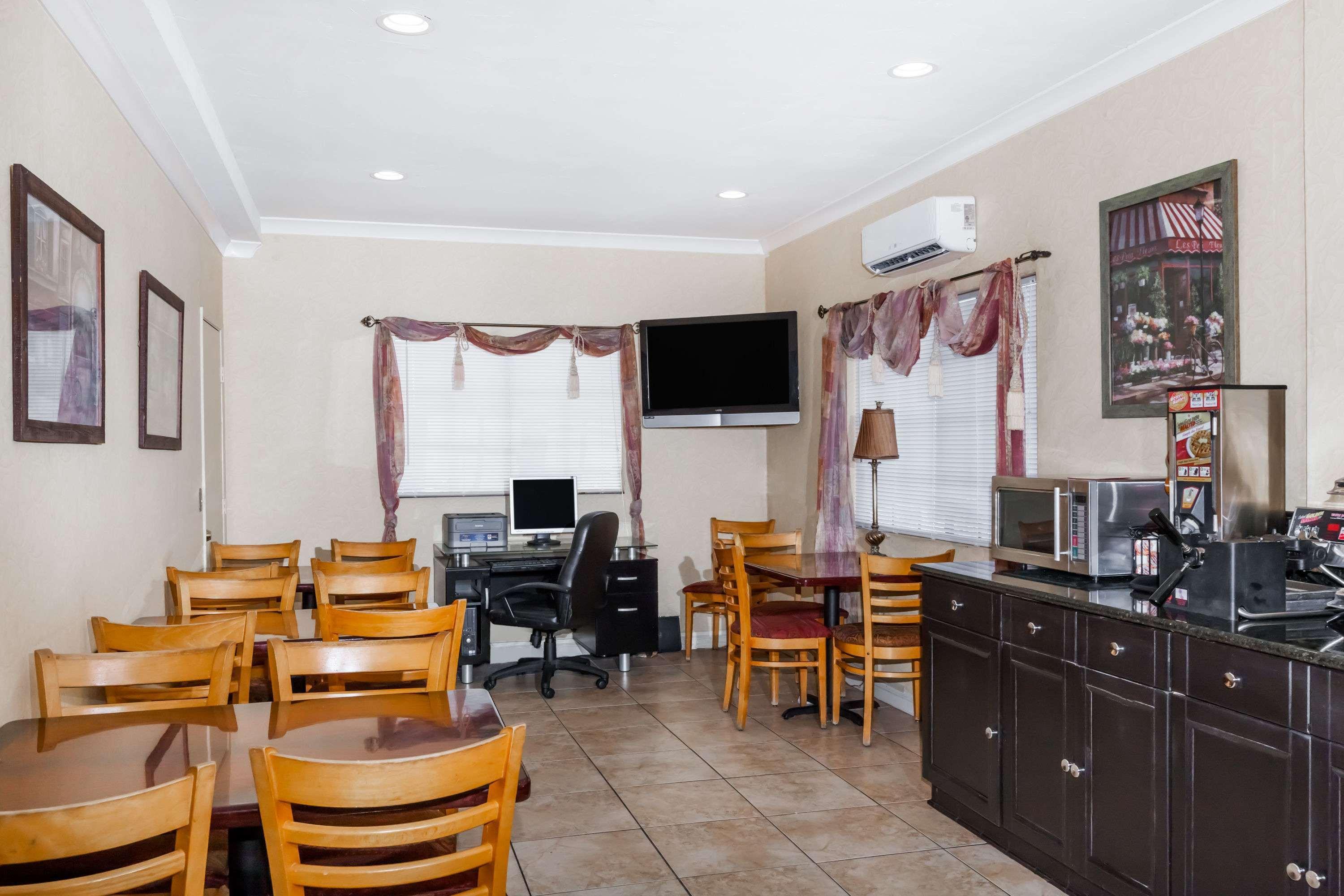 Ramada By Wyndham San Diego Poway Miramar Экстерьер фото