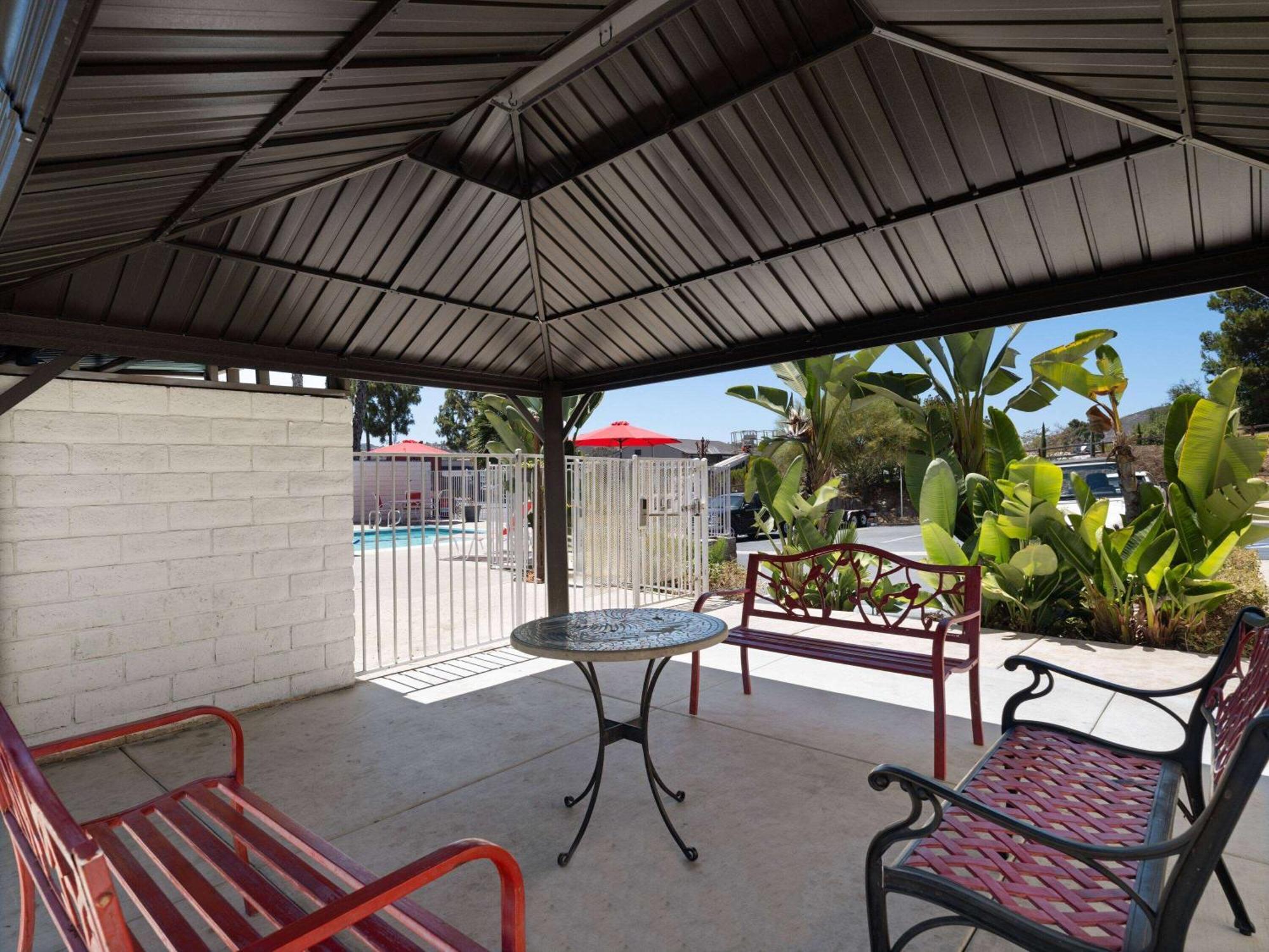 Ramada By Wyndham San Diego Poway Miramar Экстерьер фото