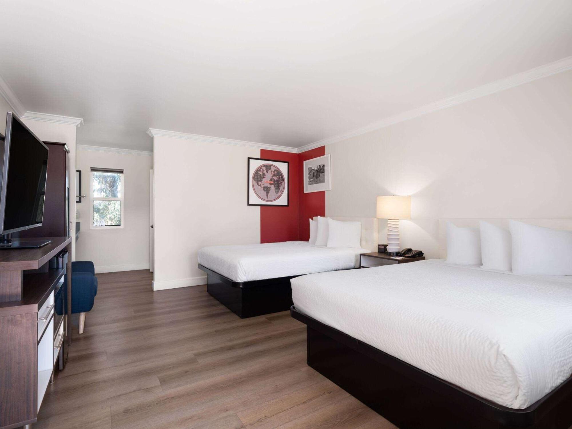 Ramada By Wyndham San Diego Poway Miramar Экстерьер фото