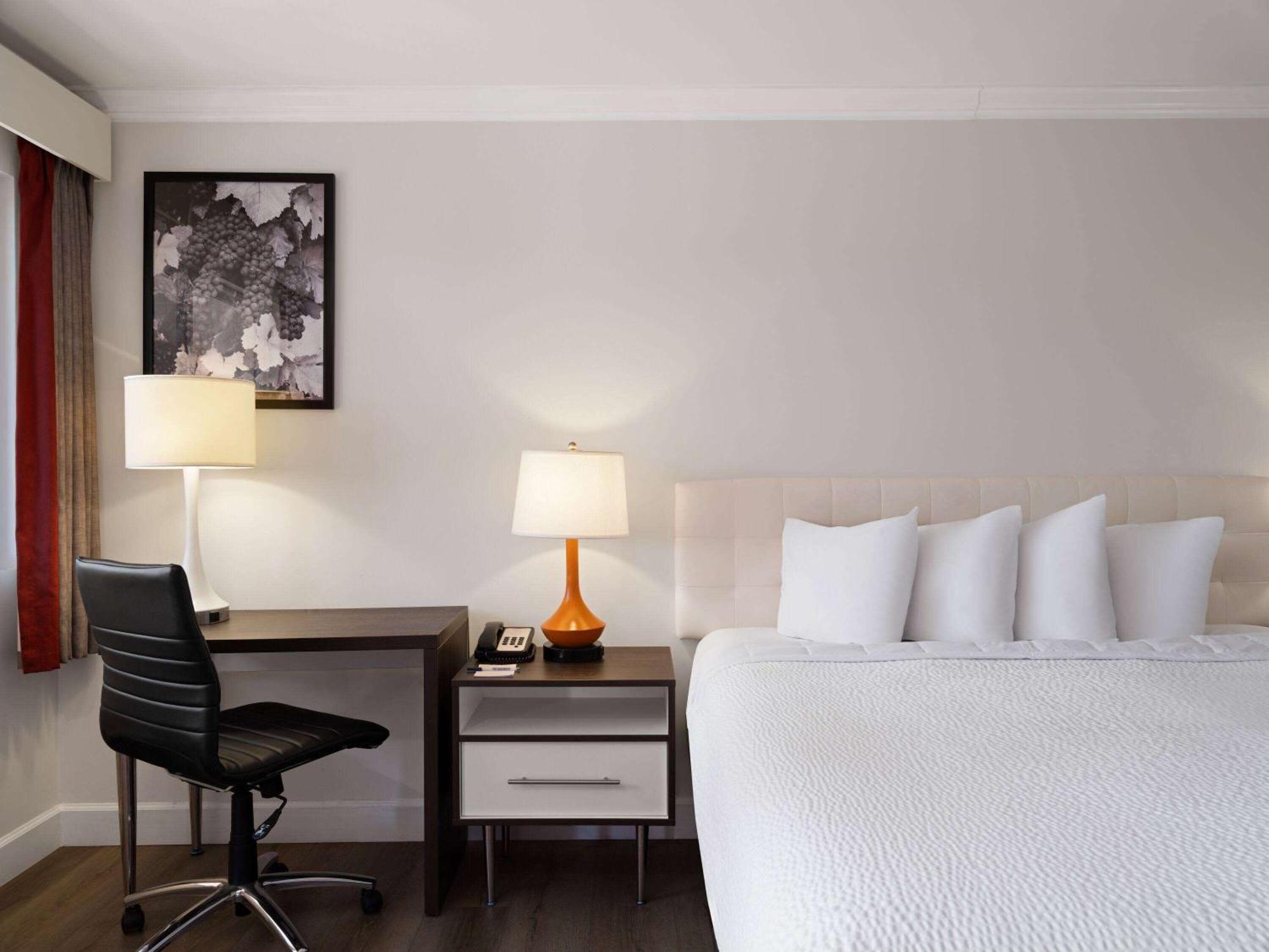 Ramada By Wyndham San Diego Poway Miramar Экстерьер фото