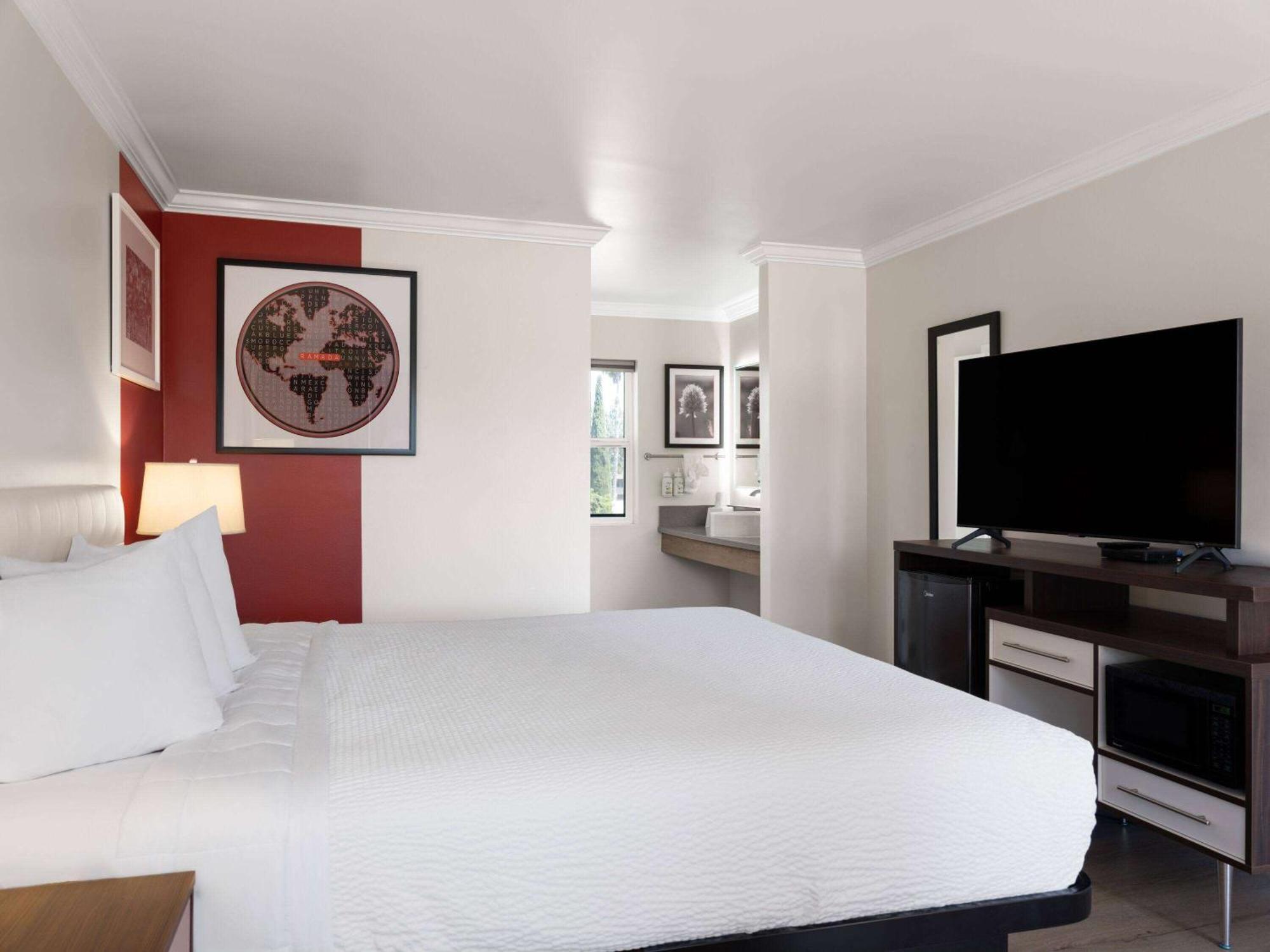 Ramada By Wyndham San Diego Poway Miramar Экстерьер фото
