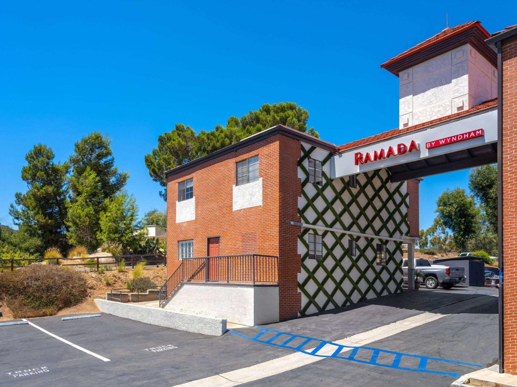 Ramada By Wyndham San Diego Poway Miramar Экстерьер фото